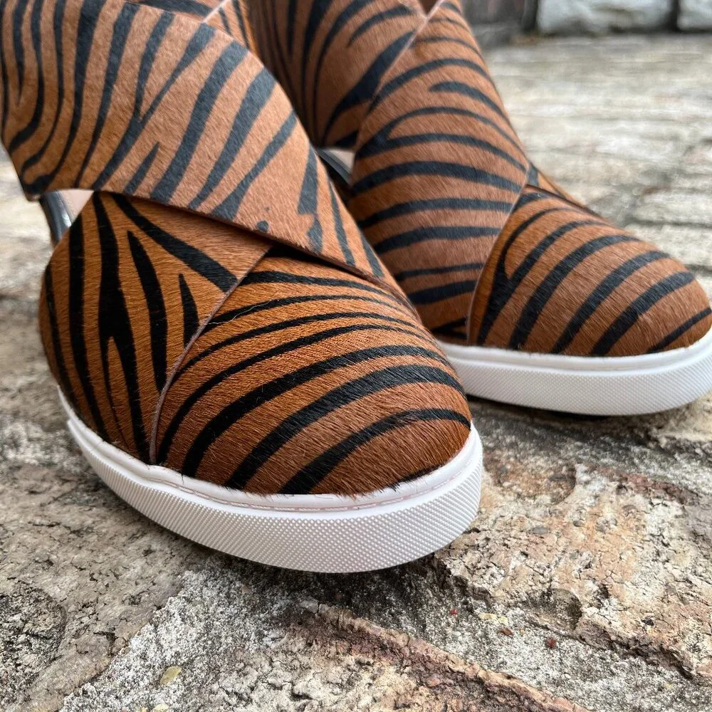 Linea Paolo Faith Wedge Sneaker Women 12M Tiger Stripe Calf Hair Statement Shoes